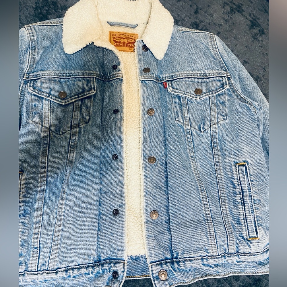 Denim Levi’s Sherpa Jean Jacket; Size L